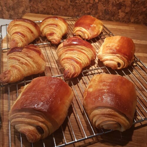 Chocolatines et croissants cuits