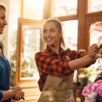 Fleuriste et cliente
