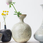 Vases en céramique avec des fleurs